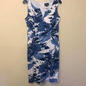 Adrianna Papell Blue And White Floral Sheath V-neck Cocktail Dress